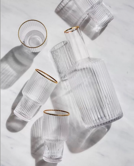 Vintage Optic 5 Piece Decanter Set Vintage Optic 5 Piece Decanter Set